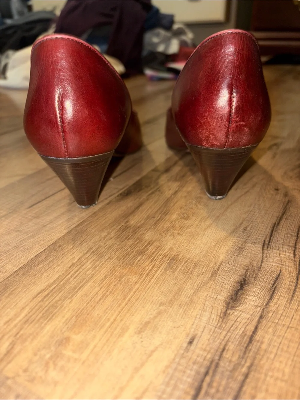 Vintage Corelli Women's Leather Burgundy Pointed-Toe Pumps